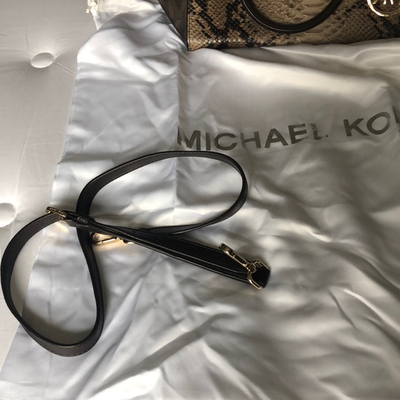 Michael Kors purse - Picture 5 of 5